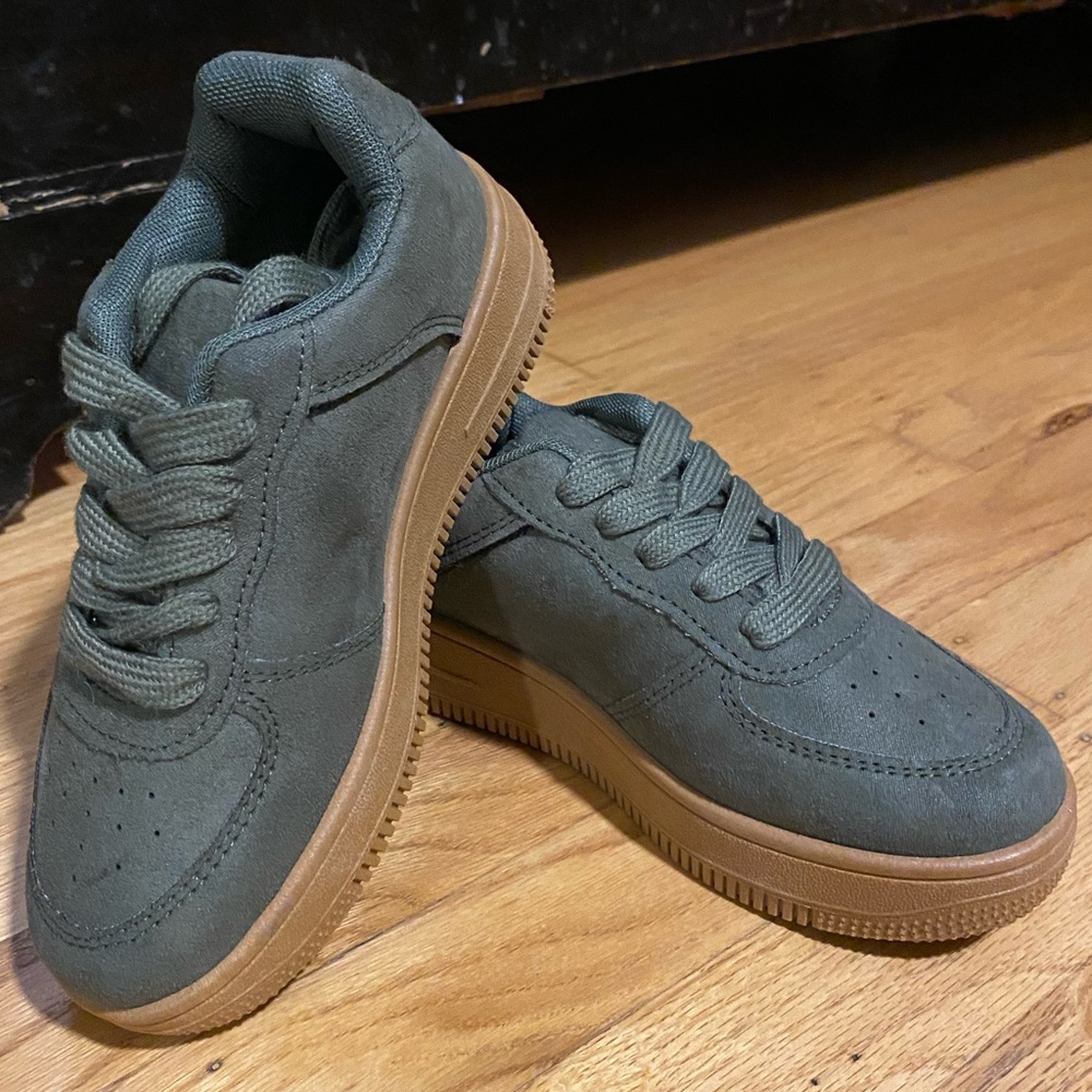 Girls Sneakers New Never Worn Size 12/13